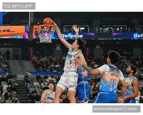 罗威与杨瀚森等中锋一致支持斯普利特担任球队主教练