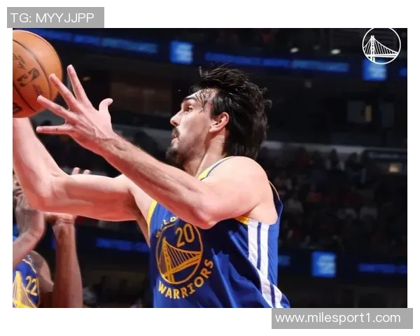 克莱状态回暖近5场场均17分三分命中率高达478展现佛光微现之势 克莱状态回暖近5场场均17分三分命中率高达478展现佛光微现之势