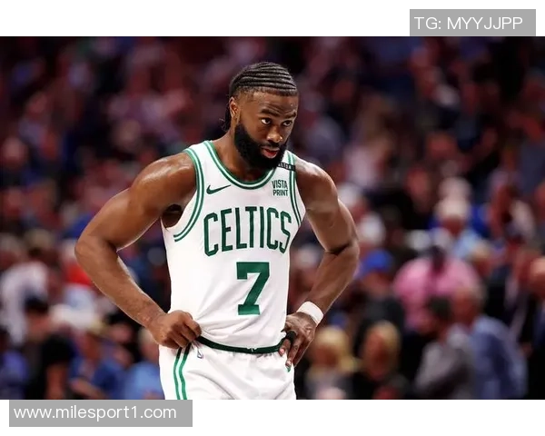 杰伦布朗高效表现三分球火力全开助力球队获胜 杰伦布朗高效表现三分球火力全开助力球队获胜