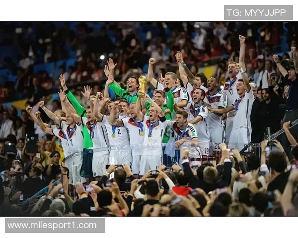 穆勒与克罗斯并列德国球员奖杯纪录未来有望独享荣耀