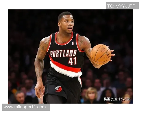 球队人手不足仍坚持替补出战托马斯对此态度冷淡不愿评论