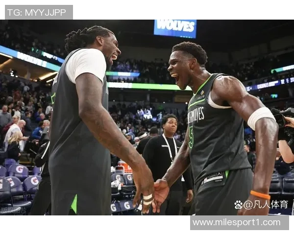 爱德华兹第三节火力全开9中7狂砍21分三节合计31分5篮板表现惊艳