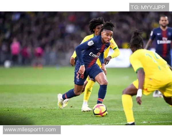 米兰今日训练动态恩昆库与奇克进行单独训练埃斯图皮尼安正在接受治疗