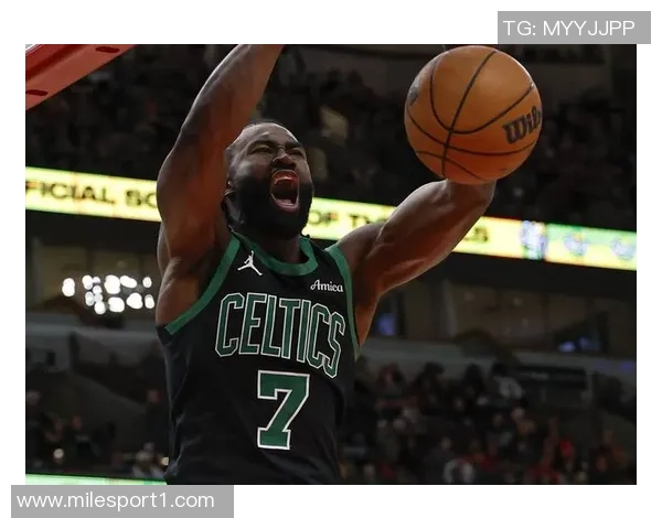 杰伦布朗半场表现平平7投3中三分命中率高但仅得8分助力球队需更努力