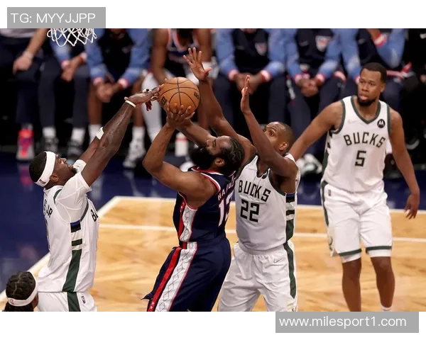 字母哥首节火力全开11分3板4助与米切尔对抗14分2助精彩对决 字母哥首节火力全开11分3板4助与米切尔对抗14分2助精彩对决