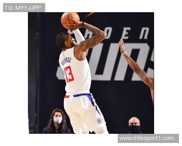 保罗乔治复出在即训练状态良好对抗性投篮表现令人期待 保罗乔治复出在即训练状态良好对抗性投篮表现令人期待